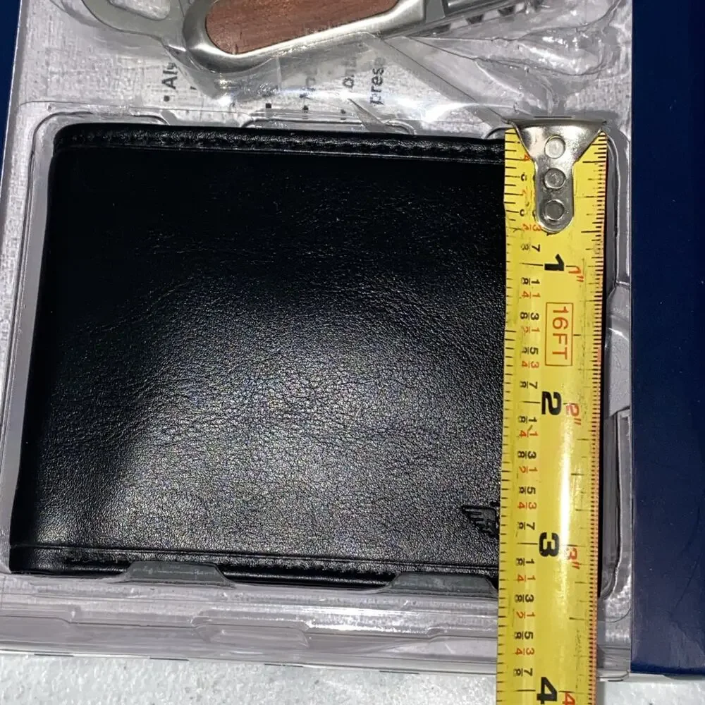 Dockers Mens Wallet Extra Capacity RFID With Deluxe Multi-tool Tool Gift Set NEW